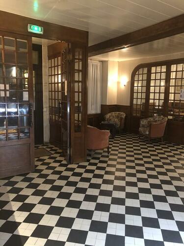 L'hôtel Le Saint-Louis vous accueille dans une ambiance conviviale et chaleureuse à Châteaudun